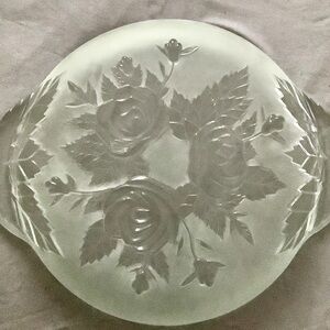 Unbranded Clear Glass 15 "Serving Dish W/Handles Raised 3D Roses